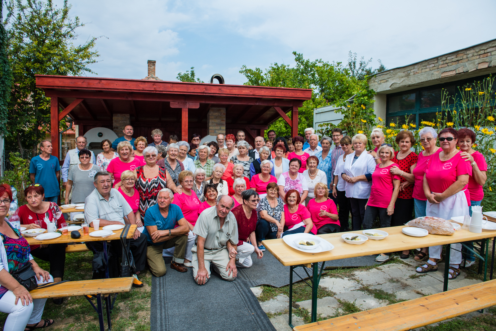 Már az Öreghegyen is van közösségi kemence - csirkecombbal avatták szombaton